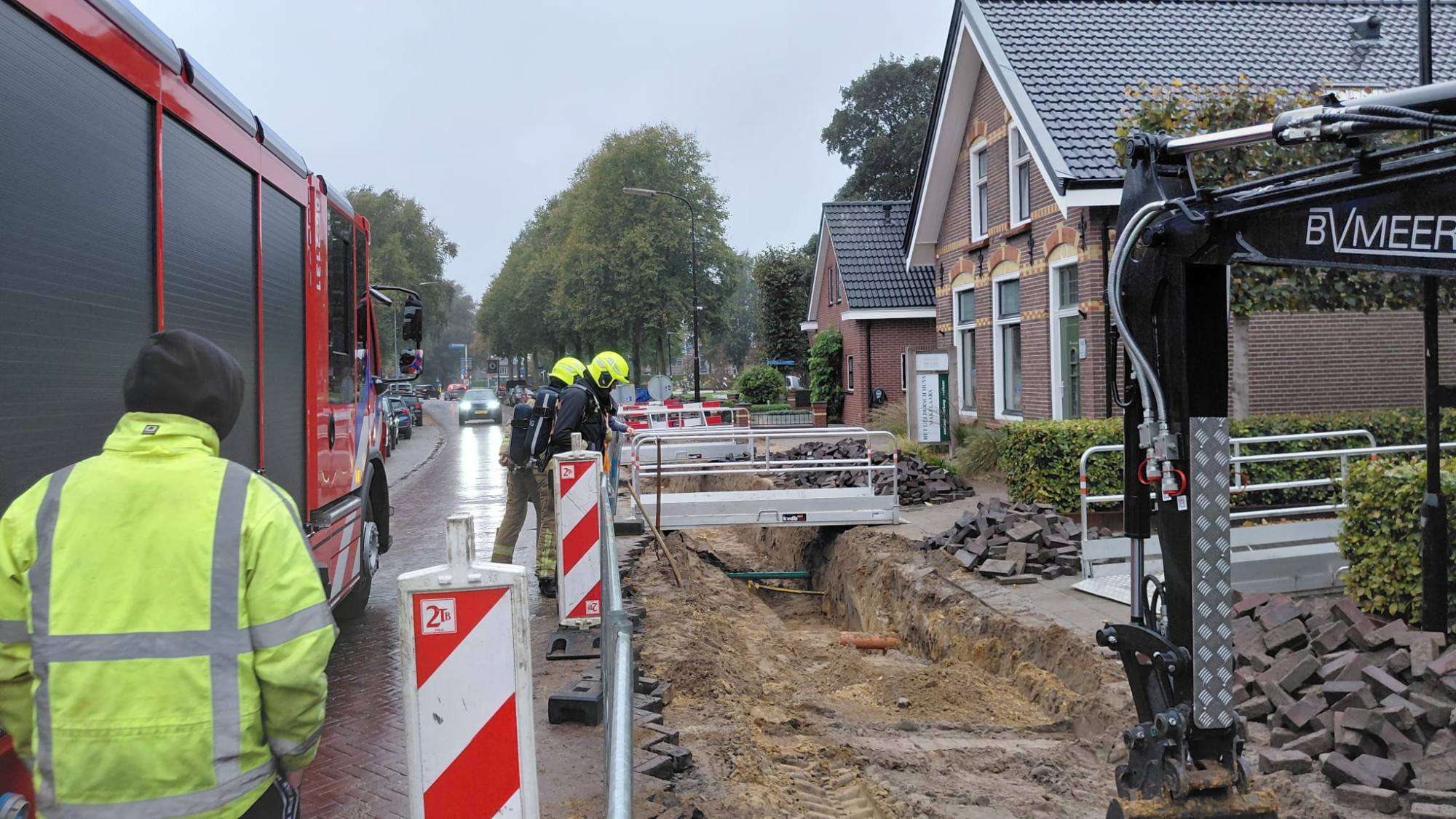 Dorpsstraat afgesloten na gaslek tijdens werkzaamheden