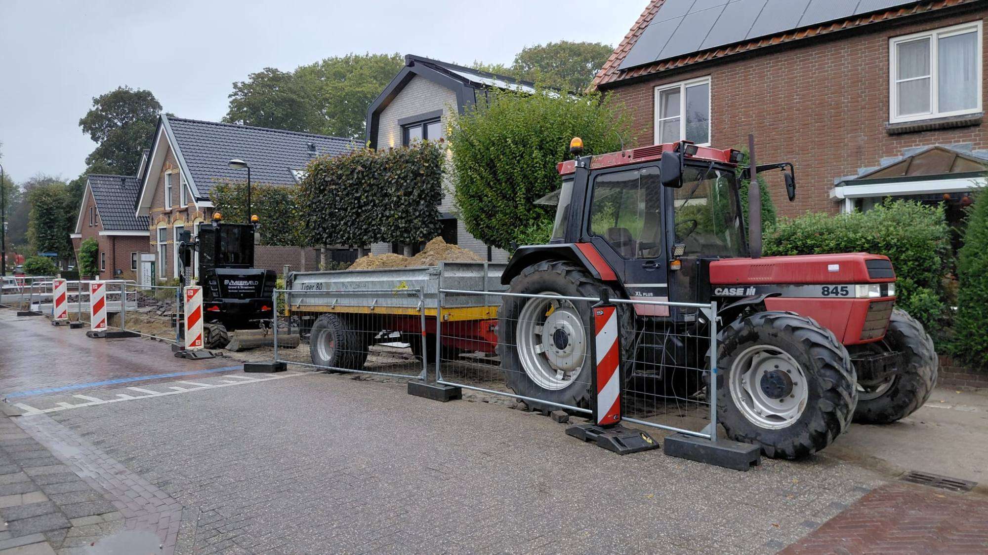 Dorpsstraat afgesloten na gaslek tijdens werkzaamheden