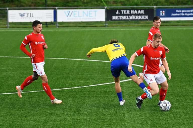 rood-wit-58-buigt-in-ede-voor-sterker-blauw-geel-55