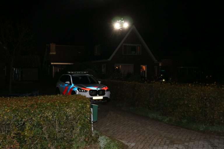 schoorsteenbrand-zorgt-voor-flinke-rookontwikkeling-aan-oude-nijkerkerweg