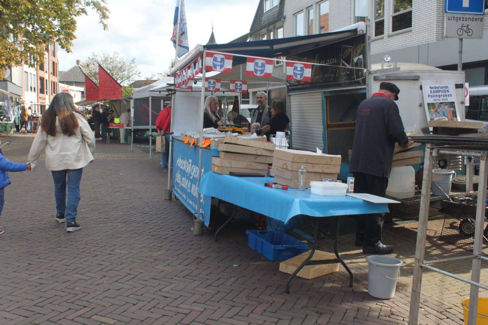 Van lekke band tot uitverkochte mopkoeken: Ossenmarkt brengt Putten weer samen