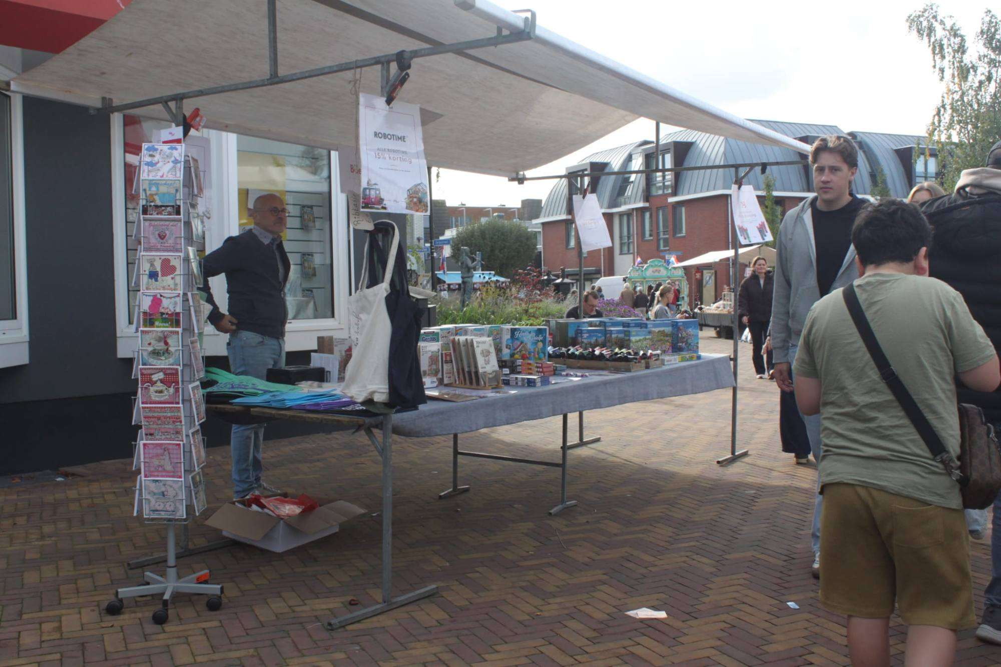 Van lekke band tot uitverkochte mopkoeken: Ossenmarkt brengt Putten weer samen
