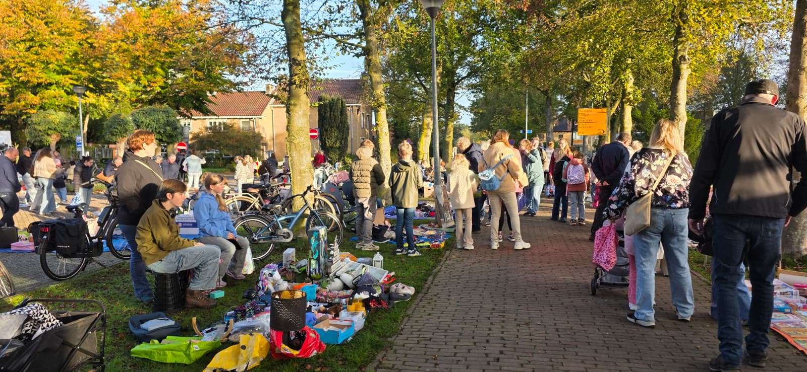 Van lekke band tot uitverkochte mopkoeken: Ossenmarkt brengt Putten weer samen